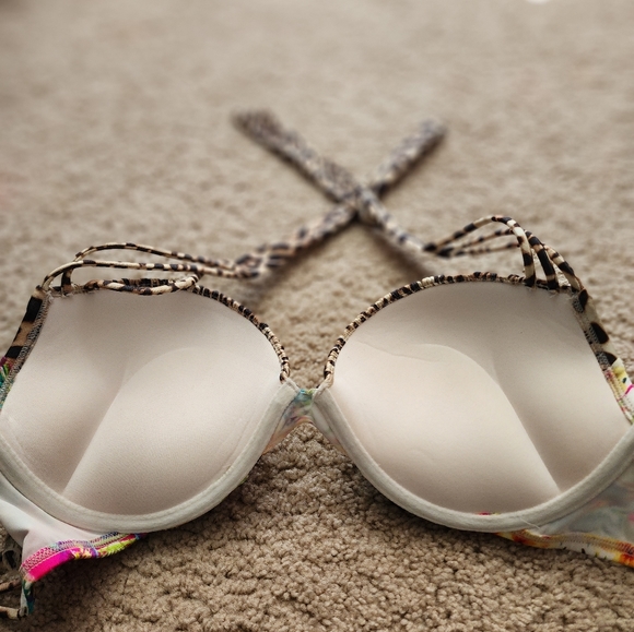 Victoria Secret Bombshell bathing suit top 34D - Picture 2 of 4